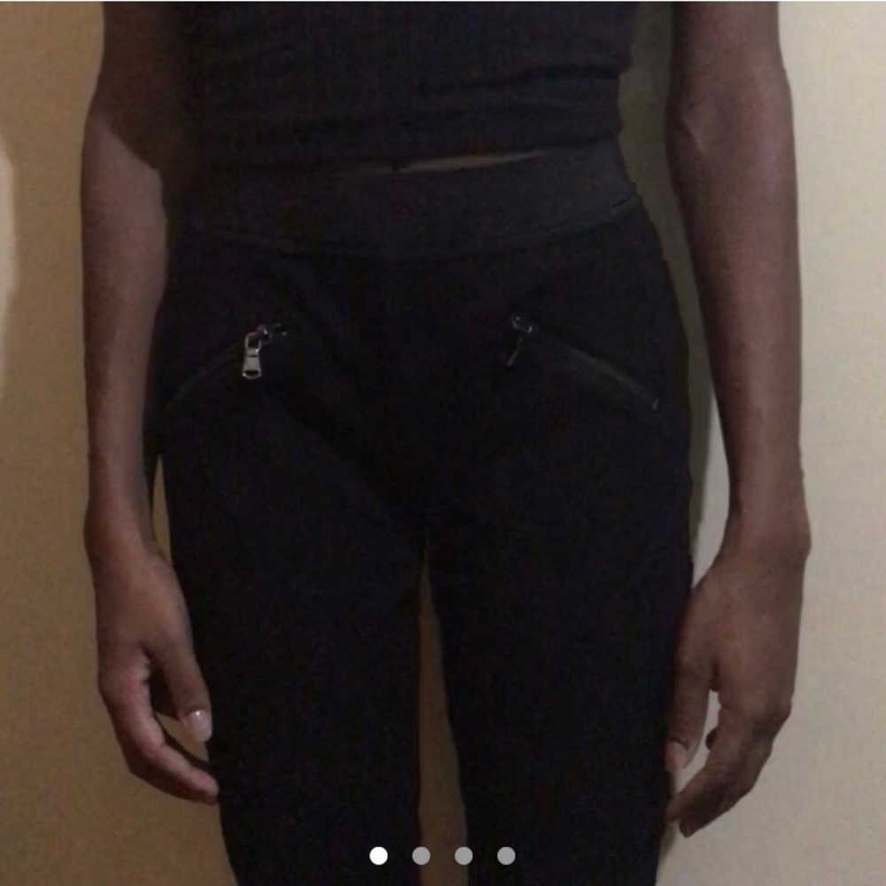 Black pants with lined details 🖤